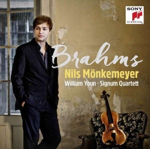 Nils Mönkemeyer Brahms cover Signum 600